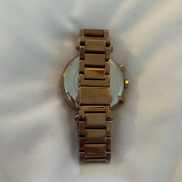 Rose gold MK watch - Picture 2 of 2